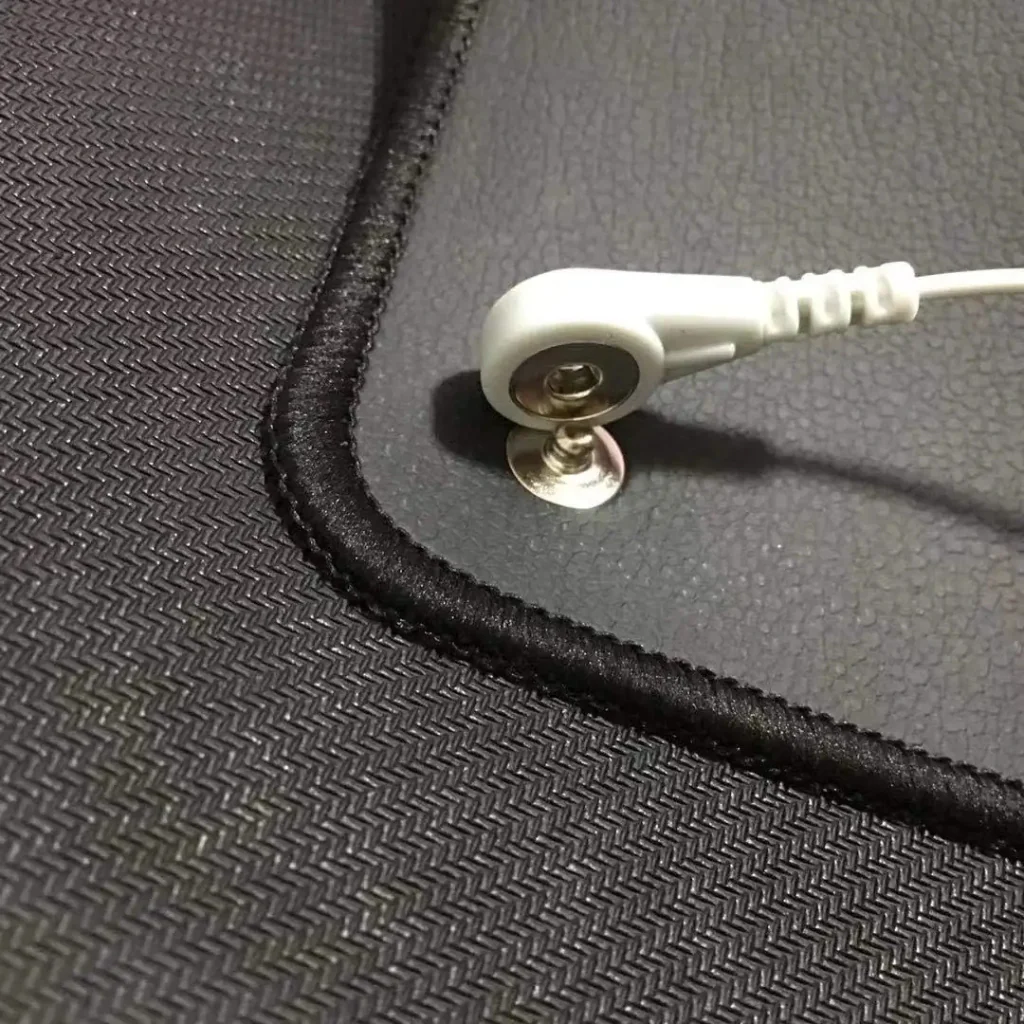 Kit Alfombrilla Grounding 60x40 cm (Cable + Enchufe Pines de Plástico) - Image 3